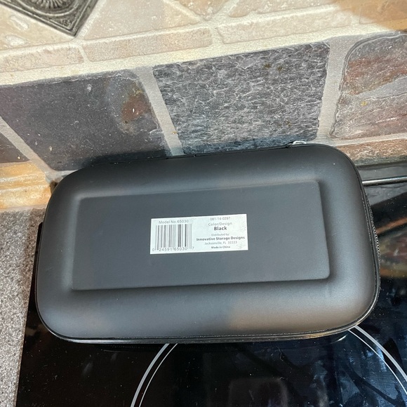 NWOT Black art/pencil case with zipper soft flexible foam case - Picture 3 of 3